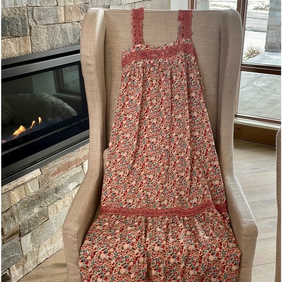 Dainty floral maxi.  Never been worn. - Picture 3 of 6